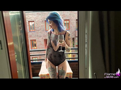 ❤️ 巨大的女孩大口吸吮，在空旷的天空下热情地做爱 Fucking video️❤